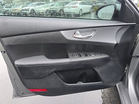 Used 2022 Kia Forte LXS image 7