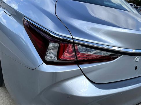 New 2025 Lexus ES 350 w/ Premium Package image 6