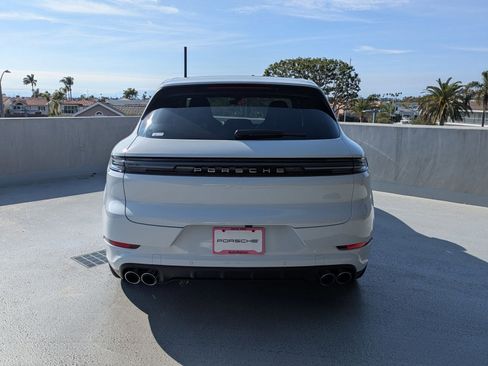 New 2026 Porsche Cayenne image 10