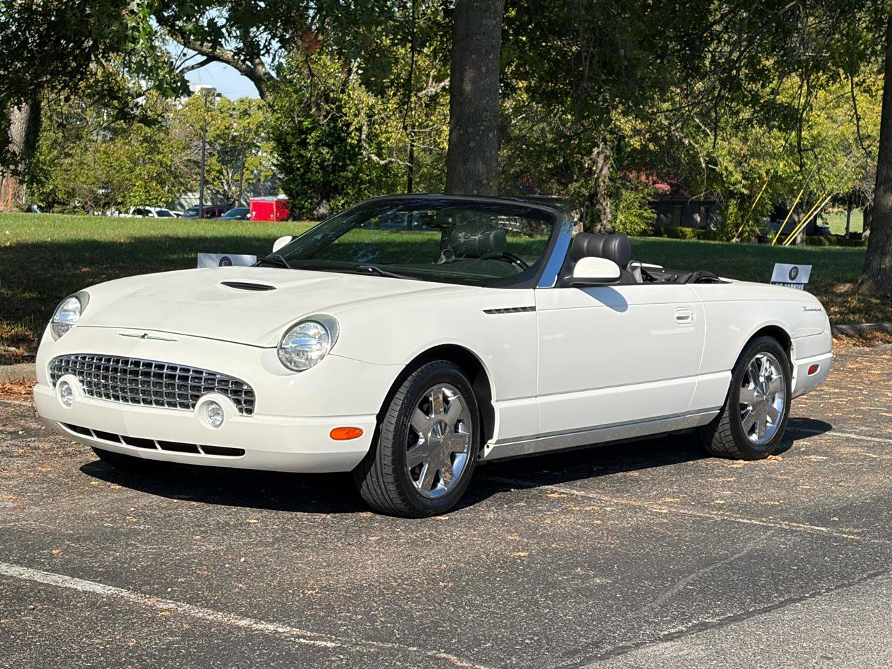 Used 2002 Ford Thunderbird RWD image 3