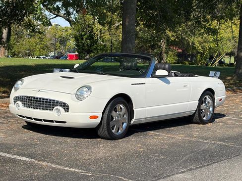 Used 2002 Ford Thunderbird Deluxe RWD image 3