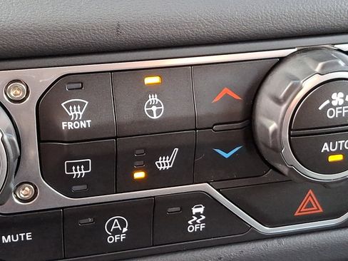 Used 2025 Jeep Wrangler Unlimited Sahara image 24