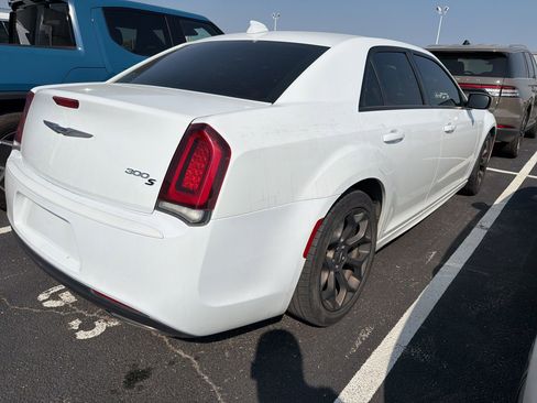 Used 2018 Chrysler 300 S w/ 300S Alloy Package image 7