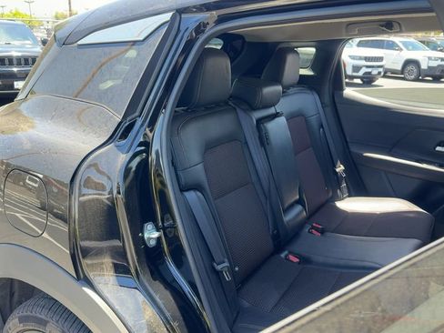 Used 2025 Nissan Kicks SR FWD image 13