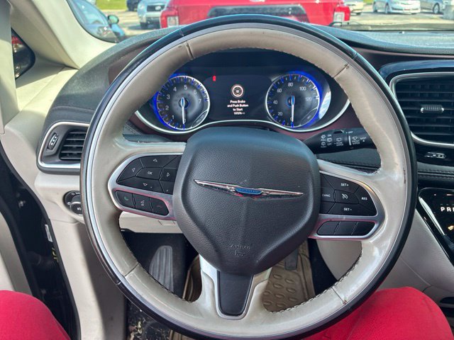 Used 2020 Chrysler Pacifica Limited FWD image 11