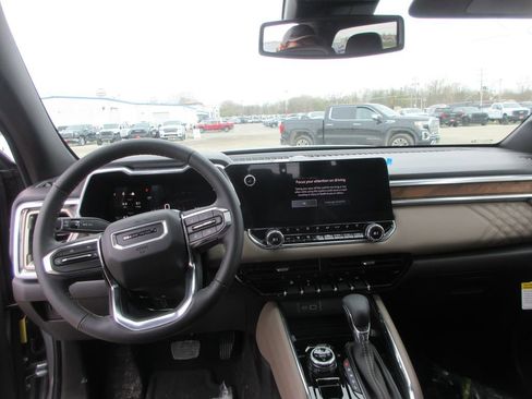 New 2026 GMC Canyon Denali image 17