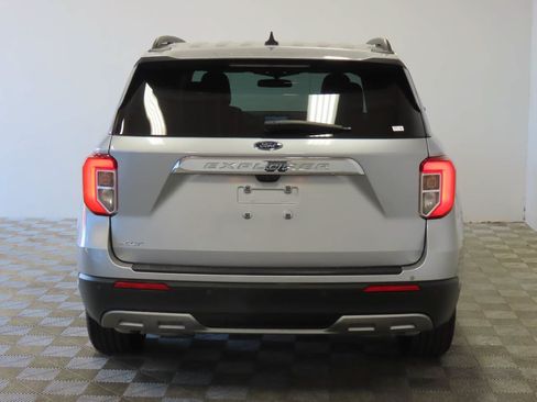 Used 2023 Ford Explorer XLT w/ Equipment Group 202A RWD image 4