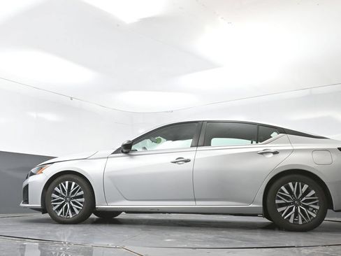 Used 2024 Nissan Altima 2.5 SV FWD image 52
