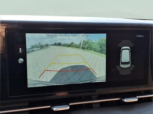 Used 2024 Kia Carnival EX FWD image 9