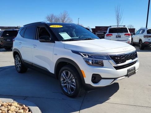 Used 2023 Kia Seltos S w/ Navigation Package image 7