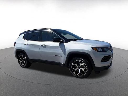 Used 2025 Jeep Compass Limited image 2