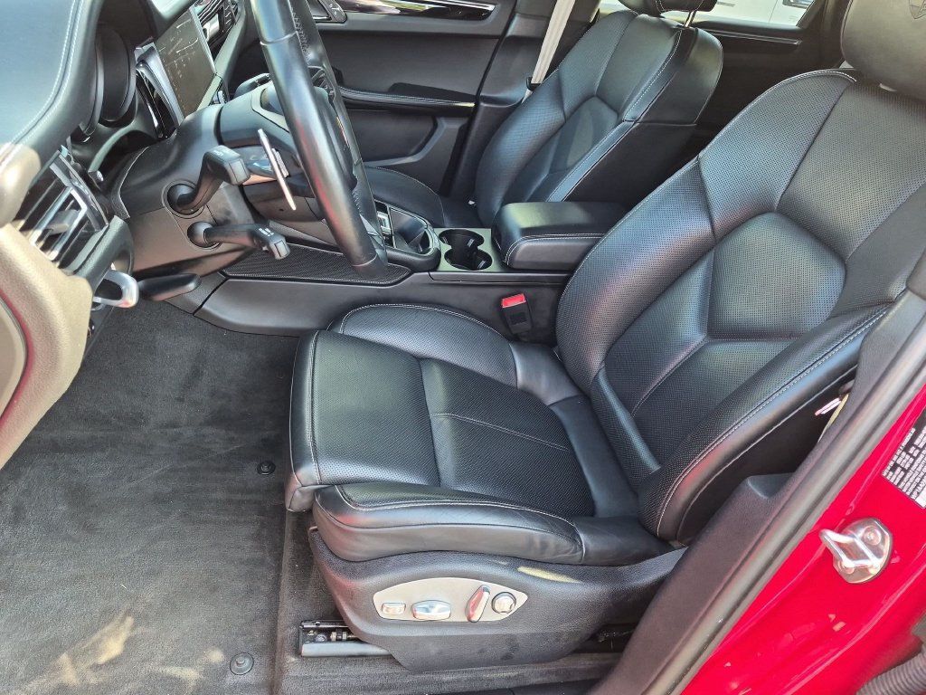 Used 2023 Porsche Macan Turbo AWD/4WD image 11