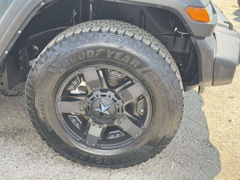 Used 2023 Jeep Wrangler Unlimited Sport w/ Sun And Sound Package AWD/4WD image 9