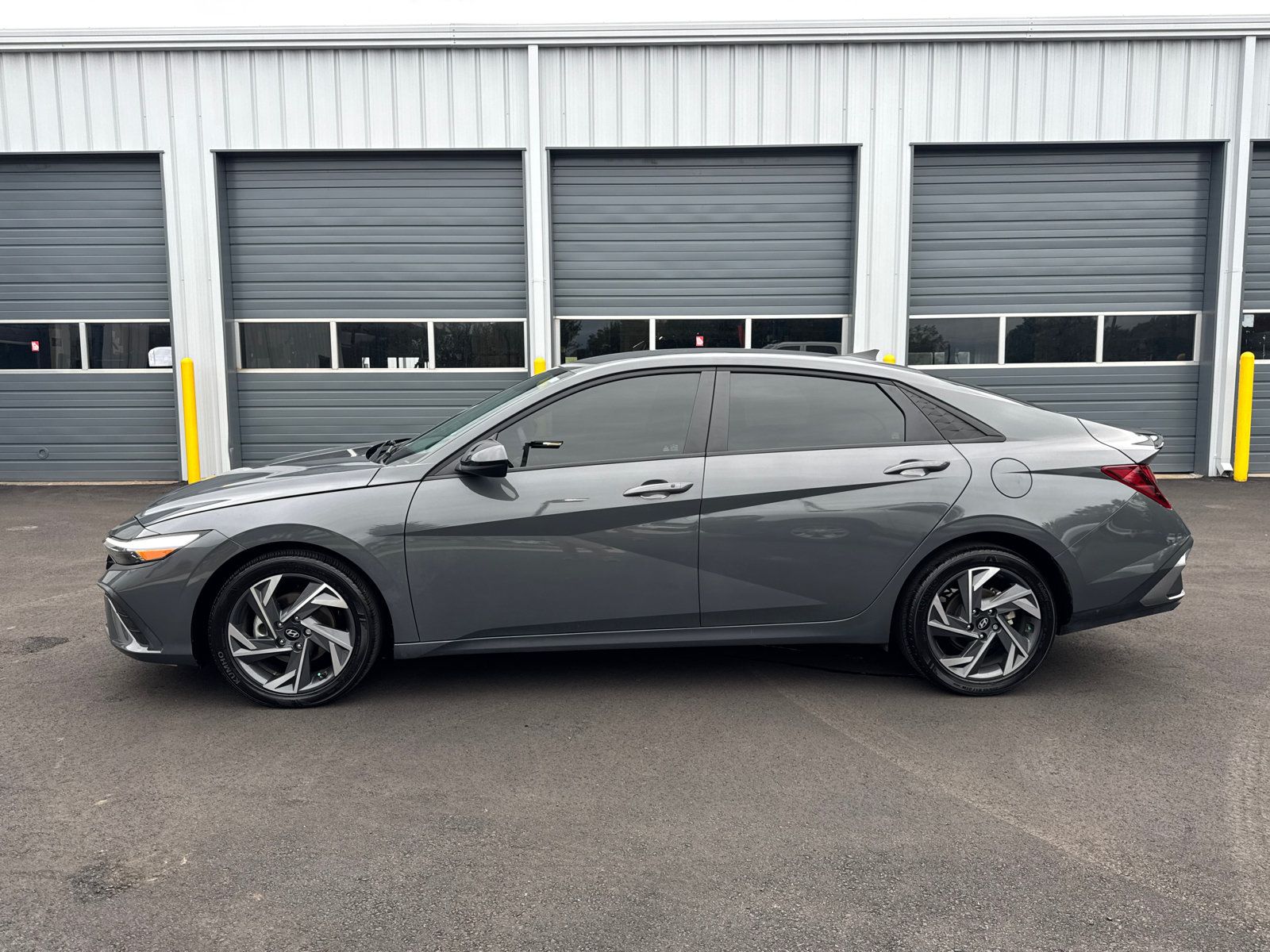 Used 2025 Hyundai Elantra Sport FWD image 8