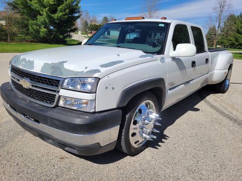 Used 2007 Chevrolet Silverado 3500 2WD Crew Cab w/ Heavy-Duty Power Package image 33
