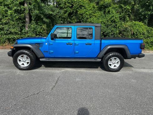 Used 2020 Jeep Gladiator Sport w/ Quick Order Package 23S AWD/4WD image 2