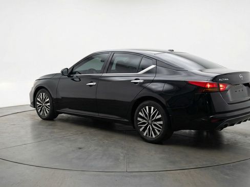 Used 2025 Nissan Altima 2.5 SV image 6