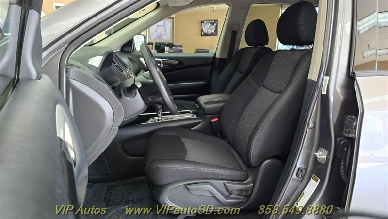 Used 2019 Nissan Pathfinder S FWD image 12
