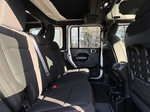 Used 2018 Jeep Wrangler Unlimited Rubicon image 12