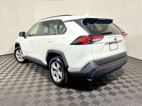 Used 2021 Toyota RAV4 LE image 9