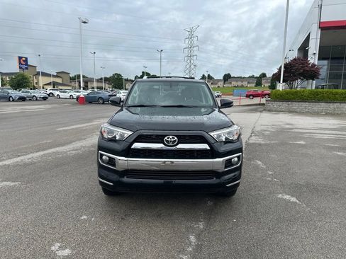 Used 2017 Toyota 4Runner Limited AWD/4WD image 2