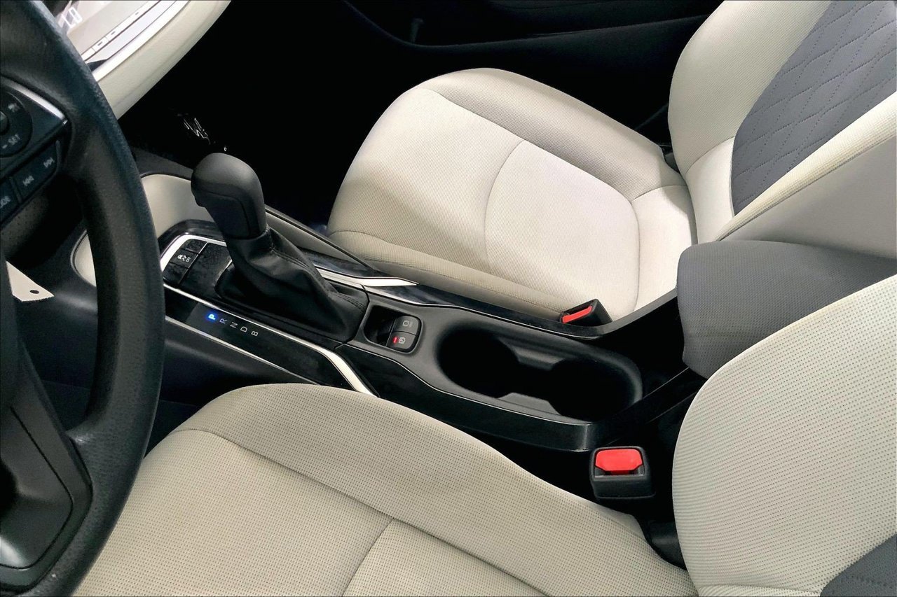Used 2022 Toyota Corolla LE FWD image 17