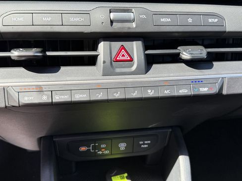 New 2025 Kia K4 LXS image 24