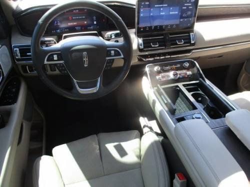 Used 2024 Lincoln Navigator Reserve AWD/4WD image 5