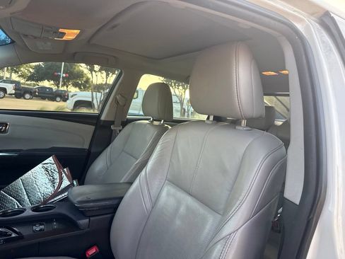 Used 2014 Toyota Avalon Limited w/ Technology Package FWD image 9