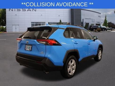 Used 2019 Toyota RAV4 LE image 3