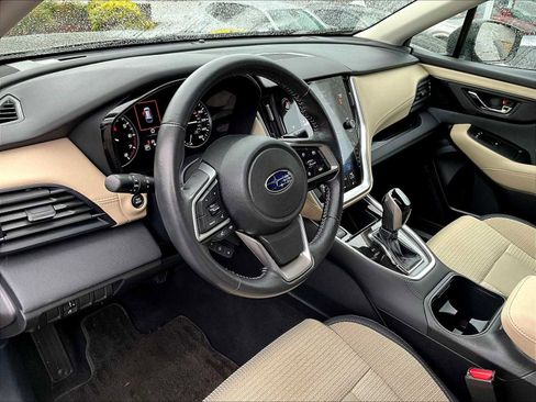 Used 2022 Subaru Outback Premium image 8