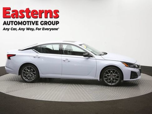 Used 2023 Nissan Altima 2.0 SR FWD image 46
