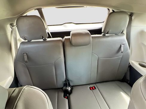 Used 2023 Toyota Sienna XLE FWD image 23