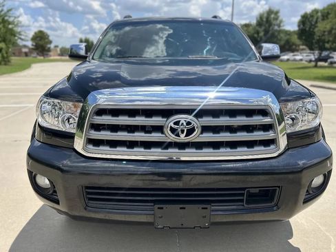 Used 2016 Toyota Sequoia Platinum RWD image 3