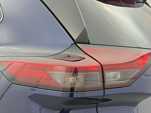 Certified 2025 Nissan Rogue SV image 33