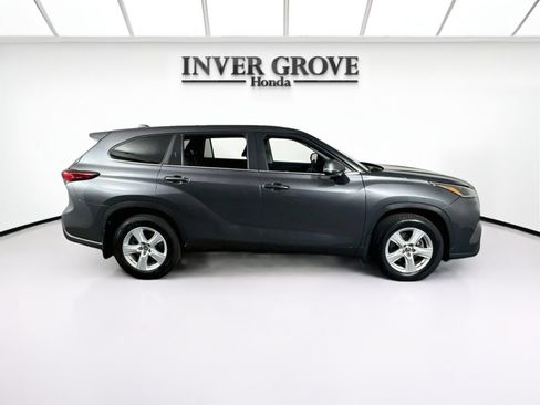 Used 2023 Toyota Highlander LE AWD/4WD image 4