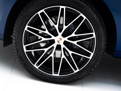 Certified 2026 Porsche Macan AWD/4WD image 12