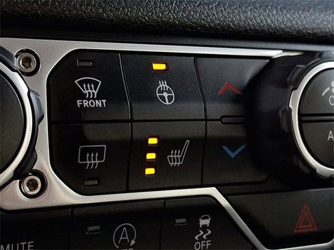 Used 2024 Jeep Gladiator Sport image 25