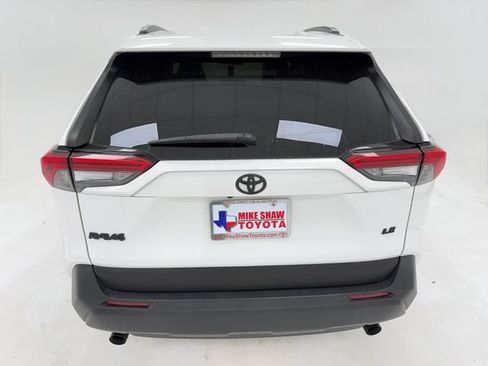 Used 2021 Toyota RAV4 LE FWD image 19