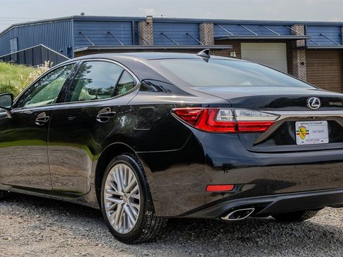 Used 2018 Lexus ES 350 w/ Ultra Luxury Package FWD image 3