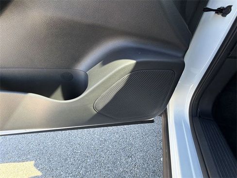 Used 2024 Nissan Rogue S image 23