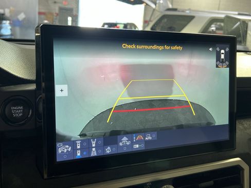 Used 2024 Toyota Tacoma Limited w/ Limited Package (LT) image 16