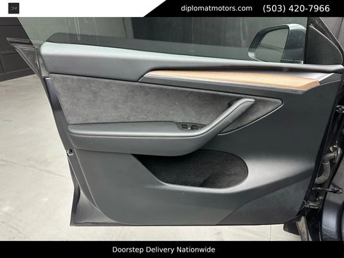 Used 2025 Tesla Model Y Long Range image 23