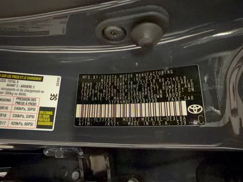 Used 2025 Toyota Corolla LE FWD image 31