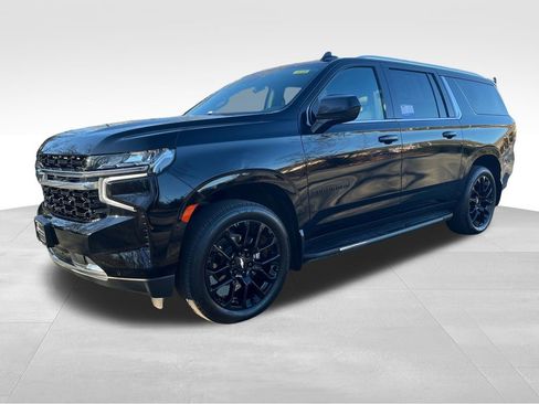 Used 2024 Chevrolet Suburban LS w/ Driver Alert Package image 4