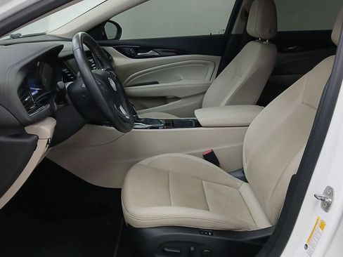 Used 2019 Buick Regal Essence w/ Driver Confidence Package I image 8