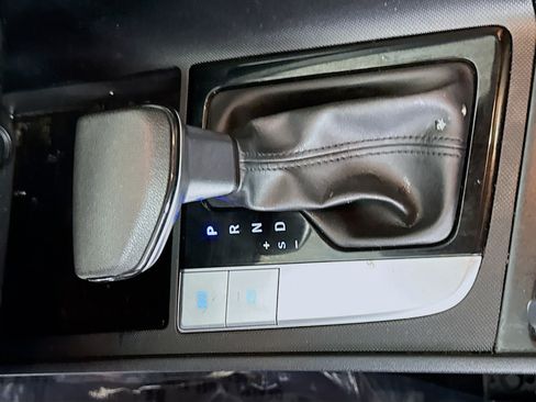 Used 2022 Hyundai Elantra SE FWD image 20