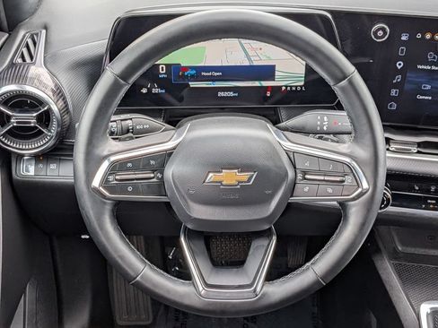 Used 2025 Chevrolet Equinox LT FWD image 17