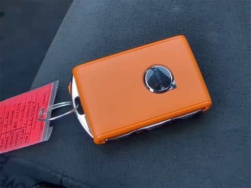 Used 2026 Volvo XC40 B5 Ultra w/ Climate Package image 33