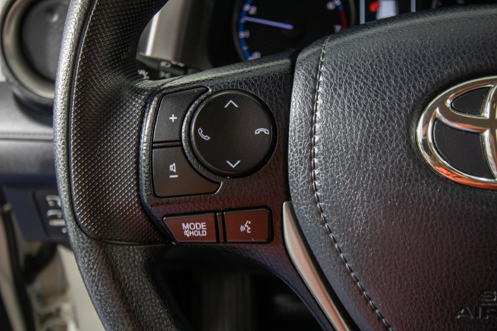 Used 2018 Toyota RAV4 LE FWD image 20